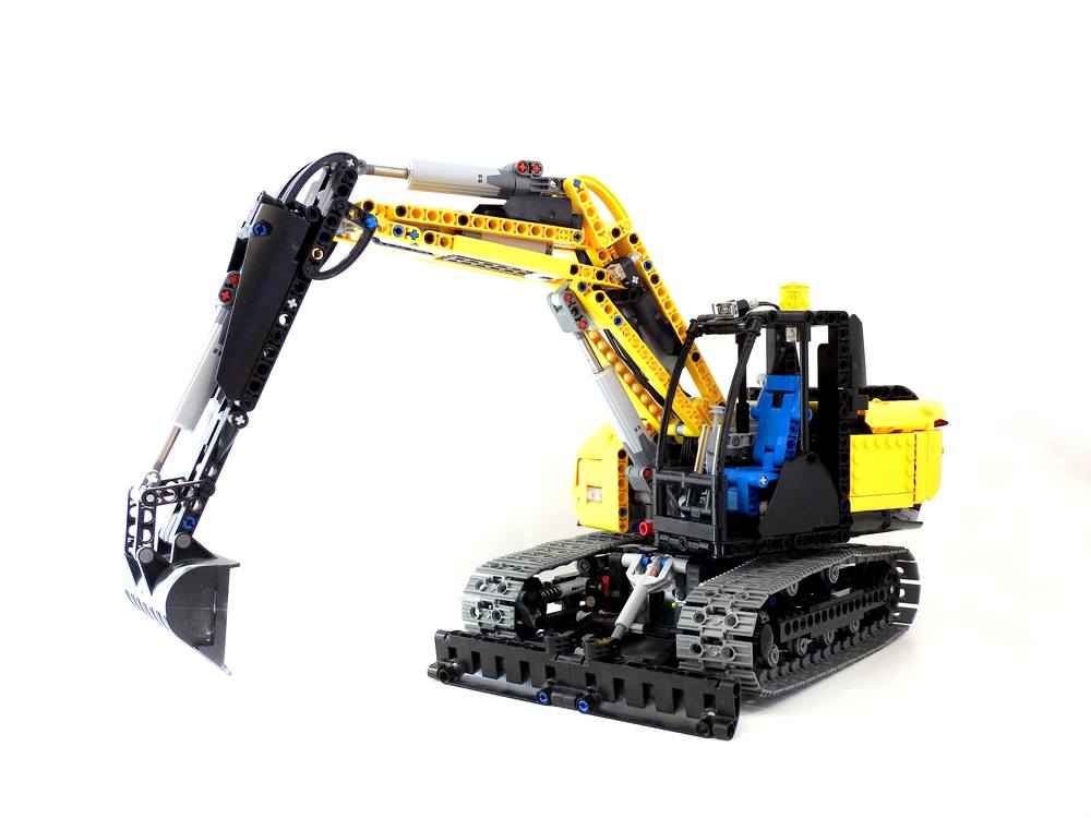 Full RC Excavator powered by BuWizz