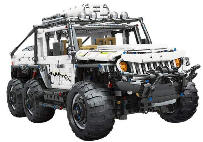6x6 SUV